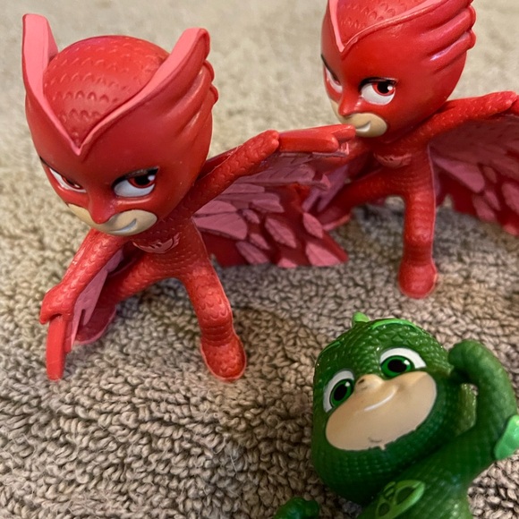 PJ Masks Characters and 1 Paw Patrol Super Pup Action Figures - Picture 11 of 15